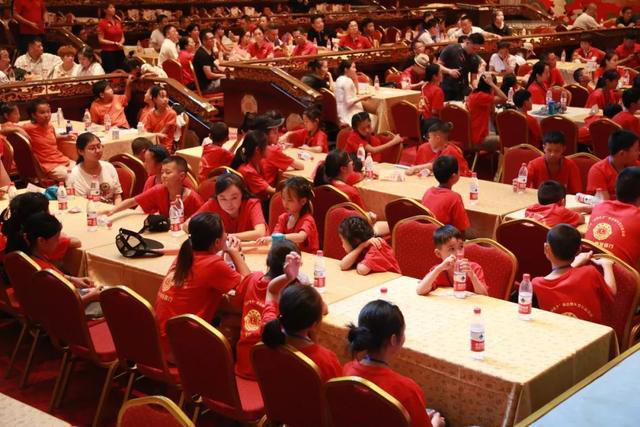 “山里孩子看古都”丨他們?cè)谔茦穼m 舍不得吃牛排 要留到最后慢