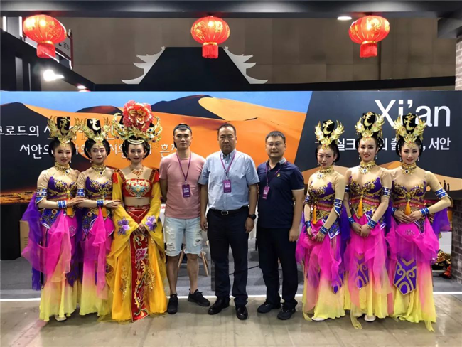 《長(zhǎng)恨歌》再次亮相韓國(guó)哈拿多樂國(guó)際旅游博覽會(huì)(圖2) 《長(zhǎng)恨歌》再次亮相韓國(guó)哈拿多樂國(guó)際旅游博覽會(huì)(圖2)