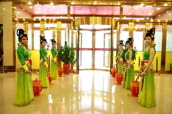 省市勞模同迎五一共賞《大唐女皇》(圖8)